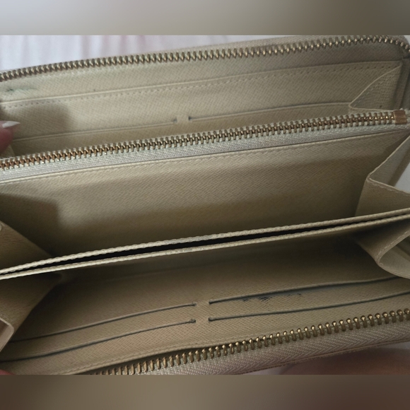 Louis Vuitton Damier Azur Pattern Canvas Zippy Wallet - Neutral - Picture 6 of 15